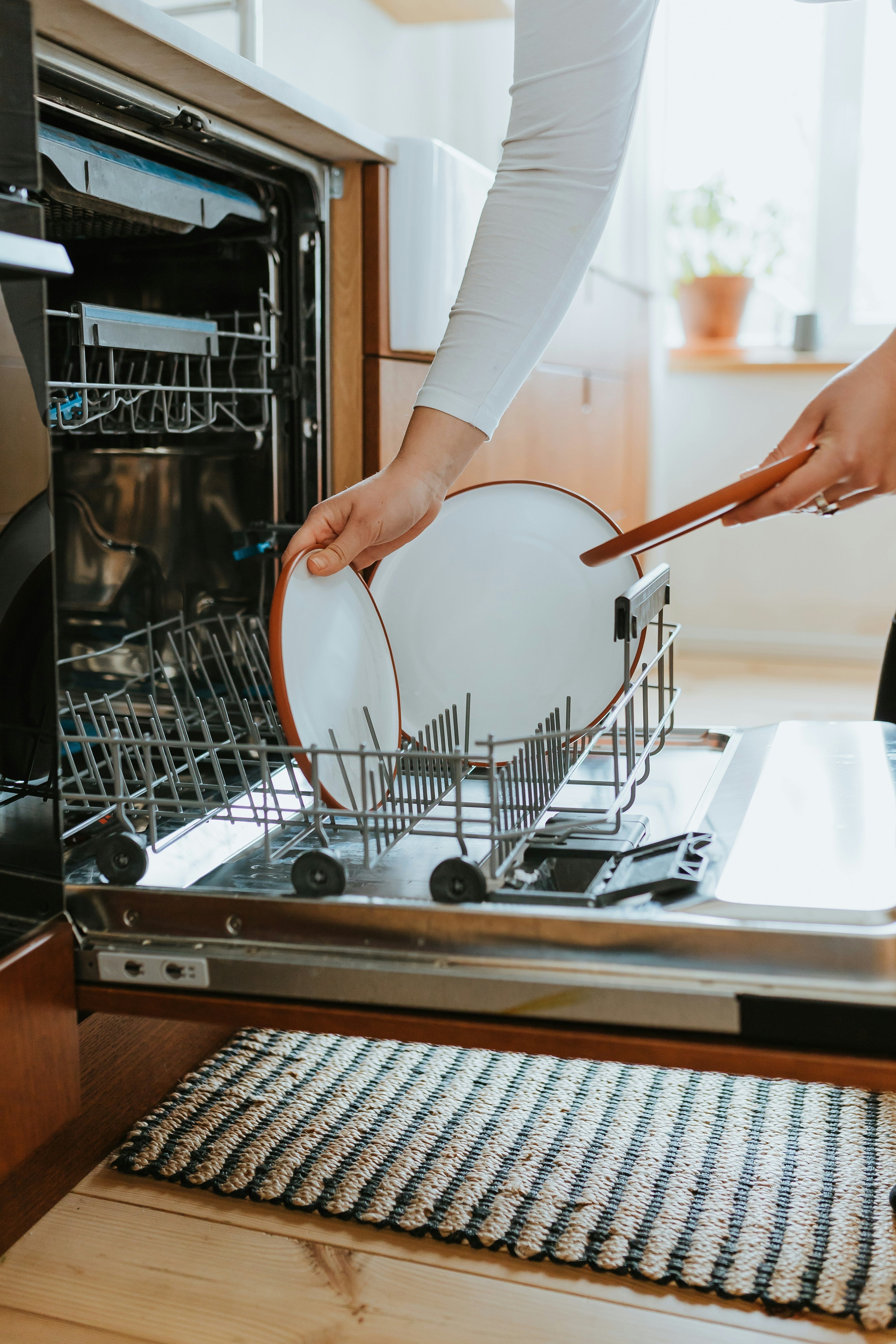 Integrated vs Freestanding Dishwashers: Which Is Right for Your Kitchen?