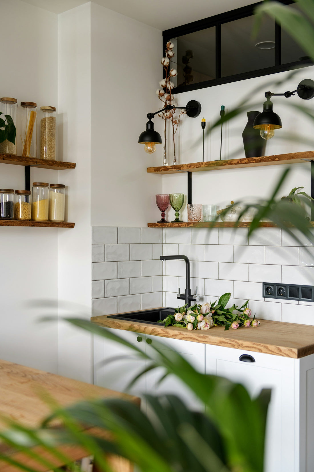 Small Kitchen, Big Impact: Space-Saving Appliances That Deliver