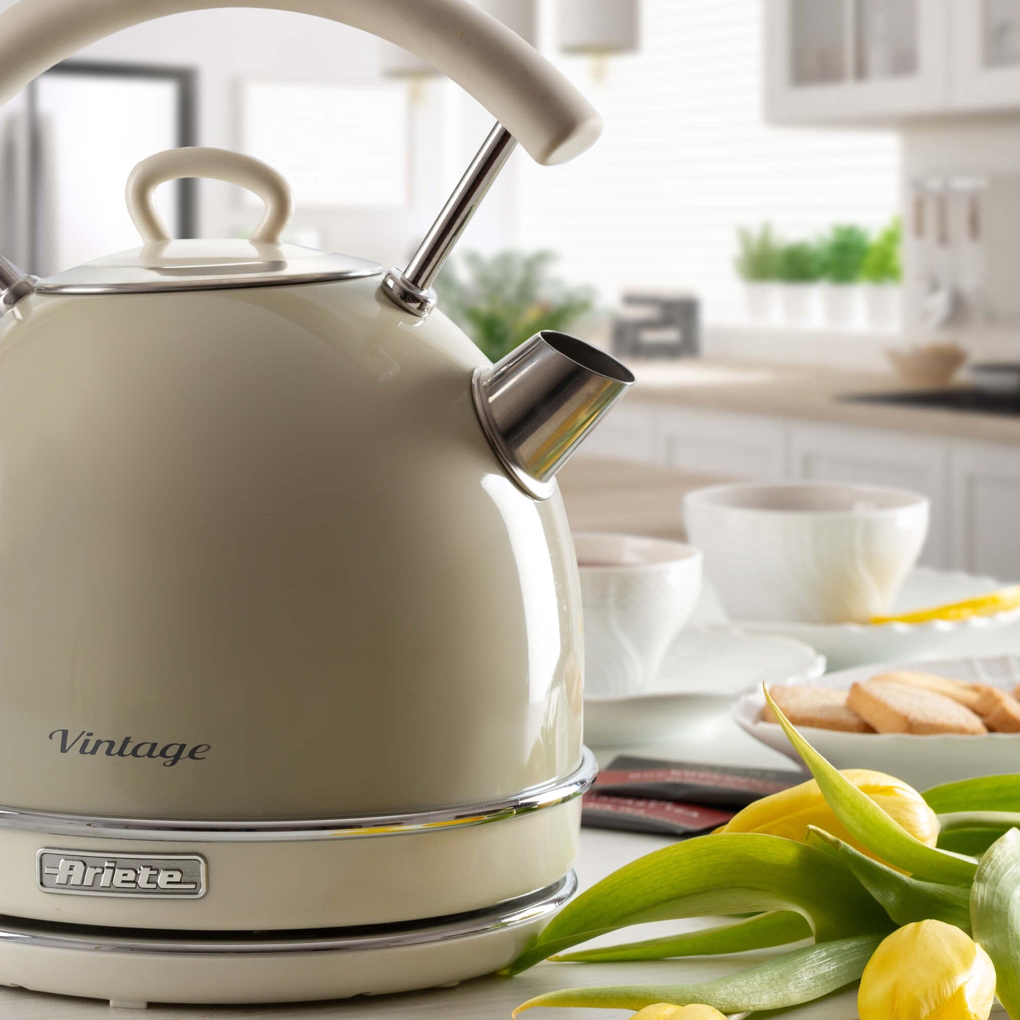 ARIETE - Vintage 1.7L Dome Kettle - Cream - 2877/03 - Kitchenary