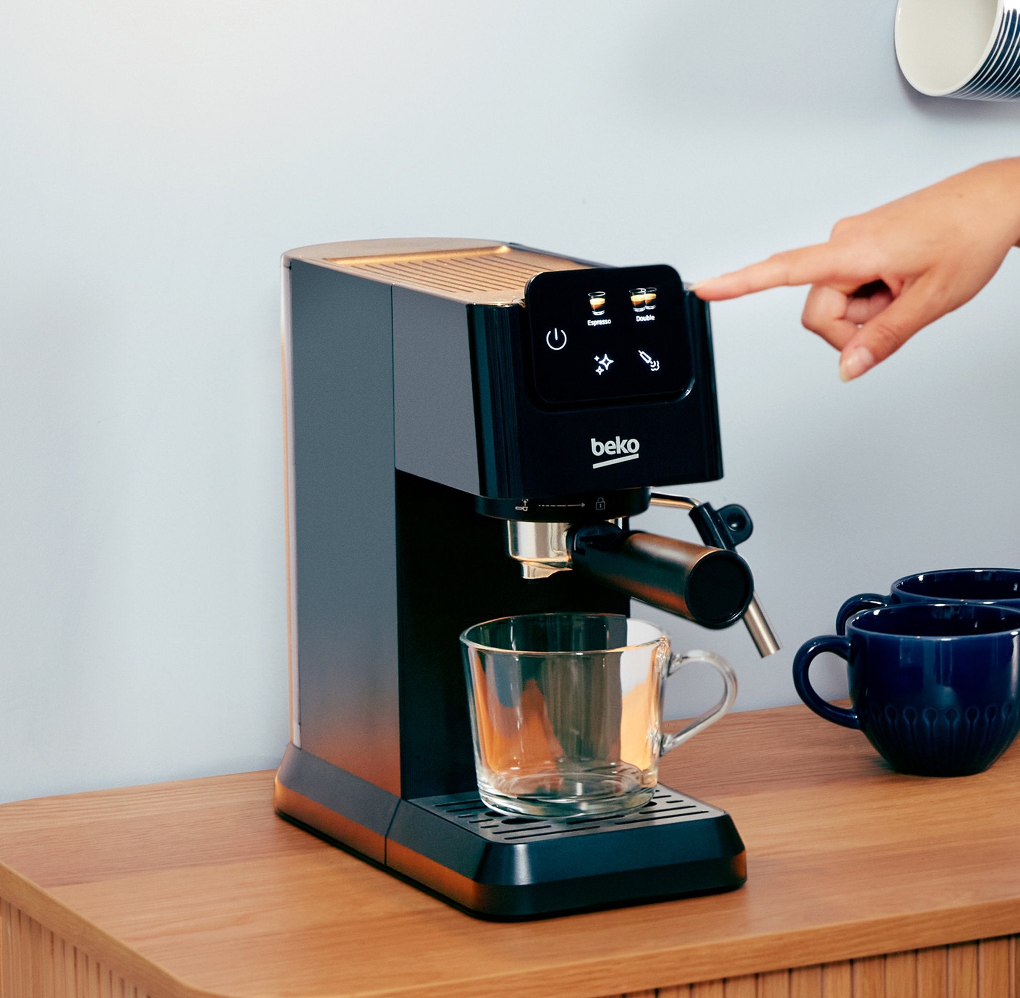 BEKO - CaffeExperto Bean to Cup Coffee Machine with Steam Wand - Black - CEG7302B - Kitchenary