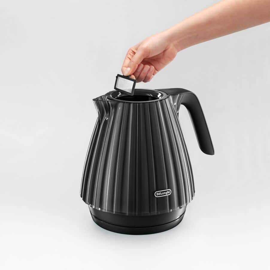 DELONGHI - 1.7L Ballerina Kettle - Black - KBD3001.BK - Kitchenary