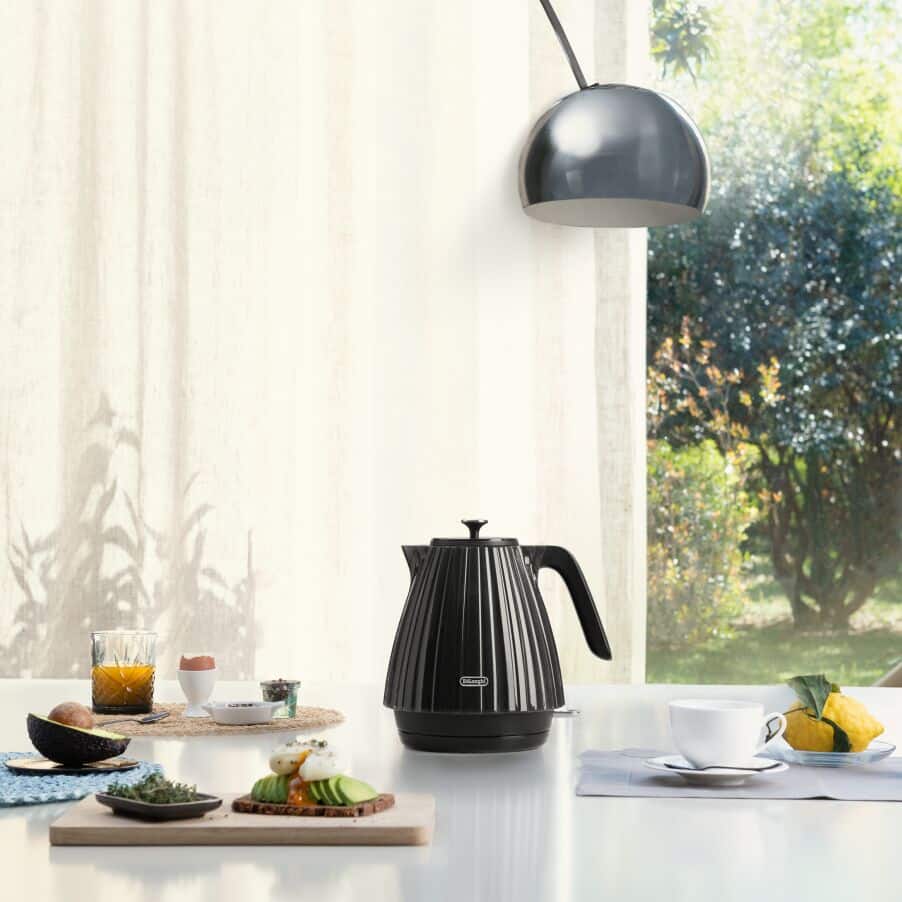 DELONGHI - 1.7L Ballerina Kettle - Black - KBD3001.BK - Kitchenary