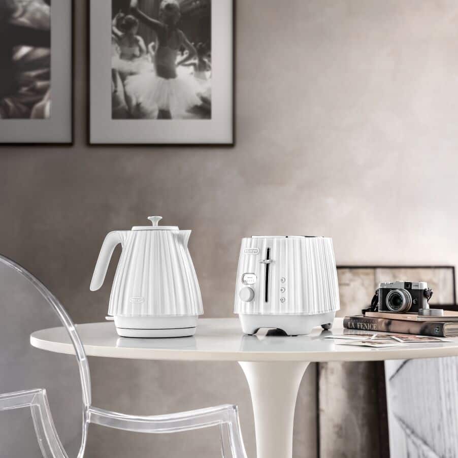 DELONGHI - 1.7L Ballerina Kettle - White  - KBD3001.W - Kitchenary