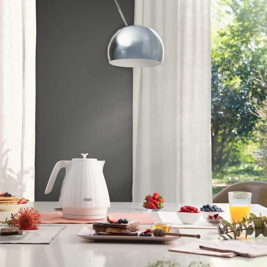 DELONGHI - 1.7L Ballerina Kettle - White  - KBD3001.W - Kitchenary