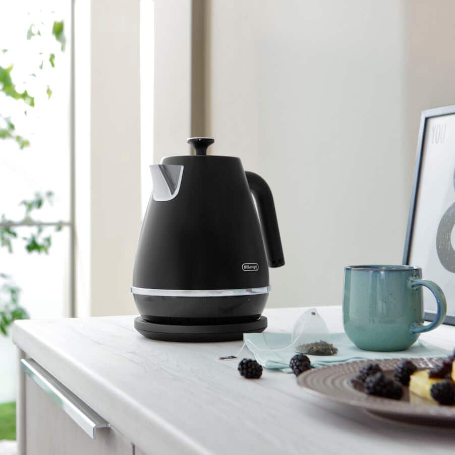 DELONGHI - 1.7L Distinta X Kettle - Black - KBIN3001.BK - Kitchenary