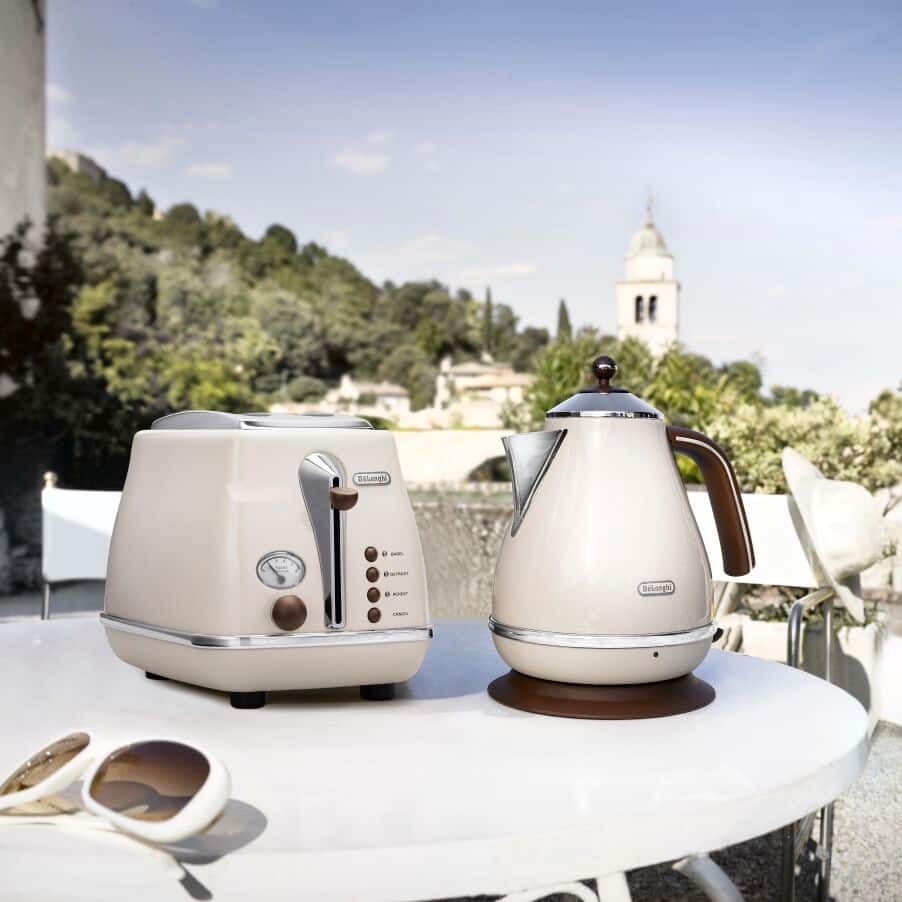 DELONGHI - 1.7L Icona Vintage Kettle - Beige - KBOV3001.BG - Kitchenary