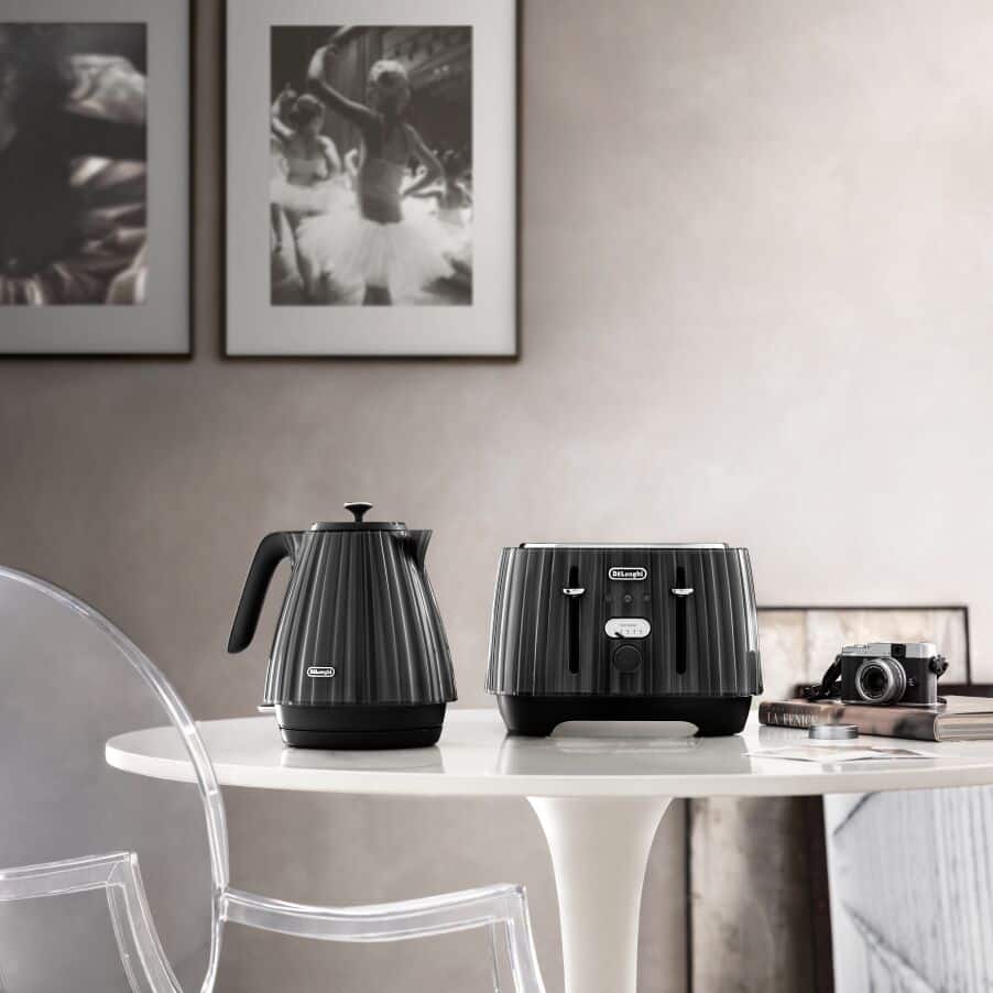 DELONGHI - 4 Slice Ballerina Toaster - Black  - CTD4003.BK - Kitchenary