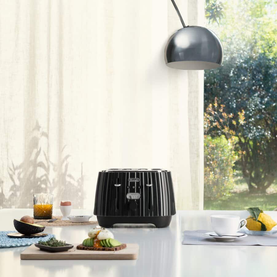 DELONGHI - 4 Slice Ballerina Toaster - Black  - CTD4003.BK - Kitchenary