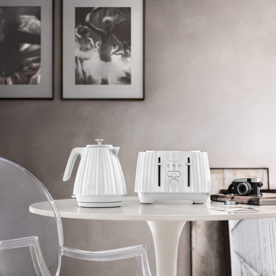 DELONGHI - 4 Slice Ballerina Toaster - White  - CTD4003.W - Kitchenary