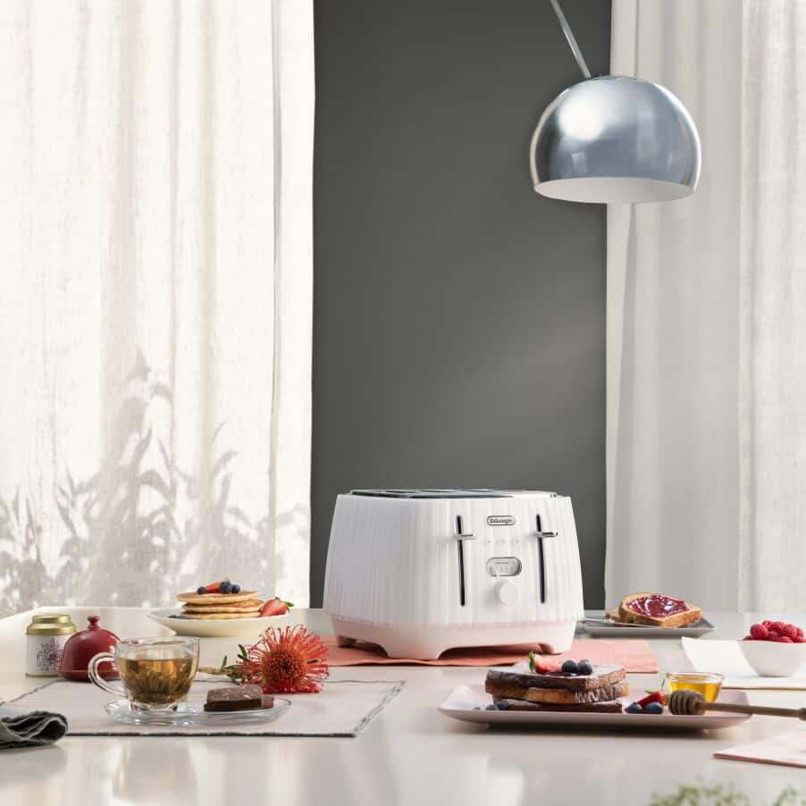 DELONGHI - 4 Slice Ballerina Toaster - White  - CTD4003.W - Kitchenary