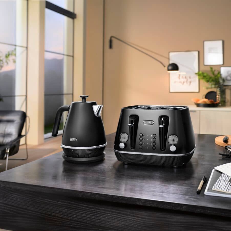 DELONGHI - 4 Slice Distinta X Toaster - Black - CTIN4003.BK - Kitchenary