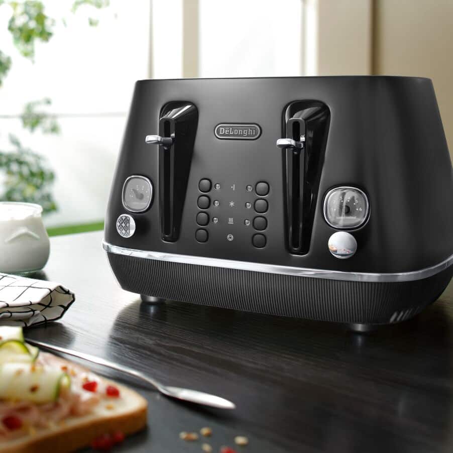 DELONGHI - 4 Slice Distinta X Toaster - Black - CTIN4003.BK - Kitchenary