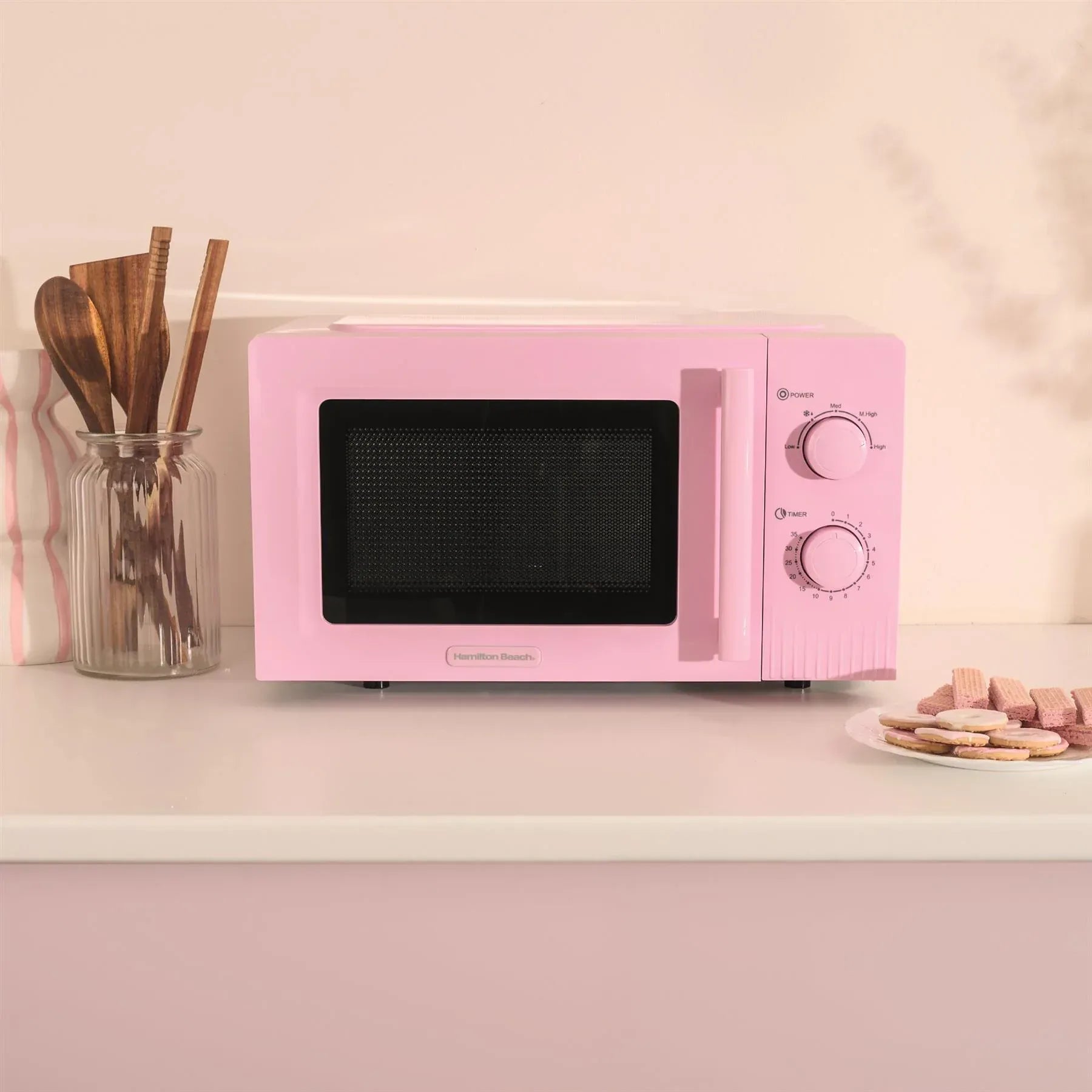 HAMILTON BEACH - Miami 800W Microwave - Flamingo Pink - HBMX20F - Kitchenary