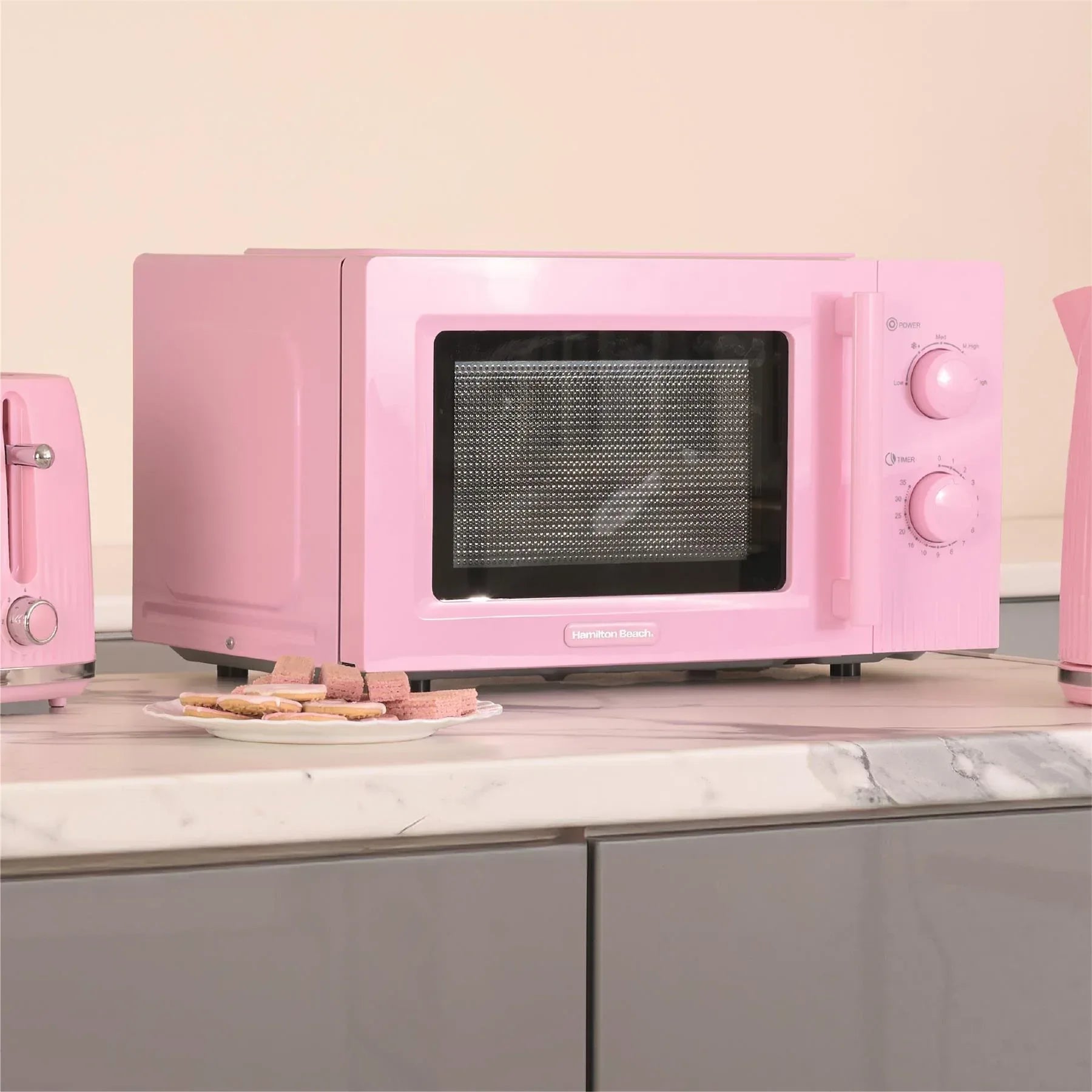 HAMILTON BEACH - Miami 800W Microwave - Flamingo Pink - HBMX20F - Kitchenary