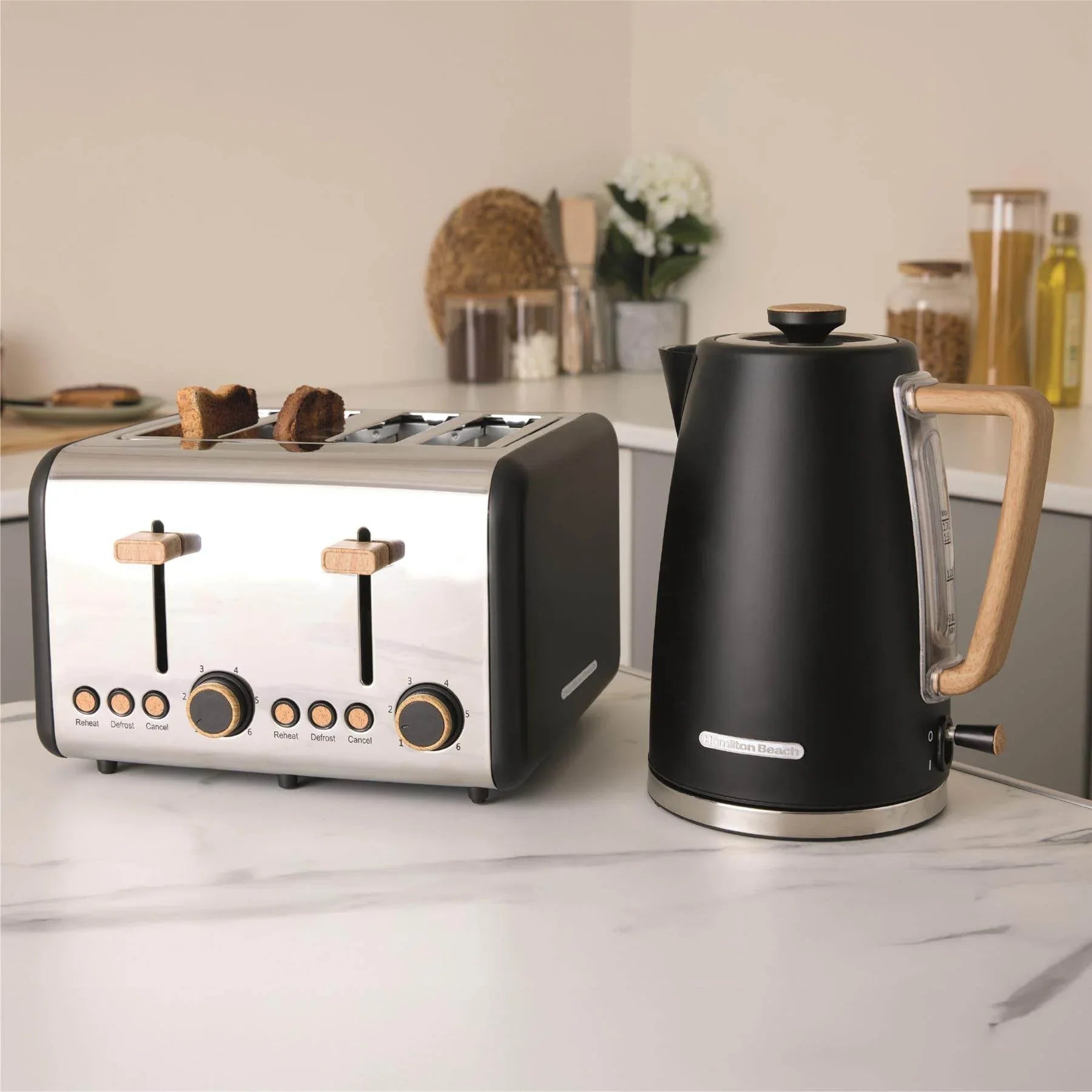 HAMILTON BEACH - Scandi 4 Slice Toaster - Matte Black with Wood Effect - HBT02MB - Kitchenary