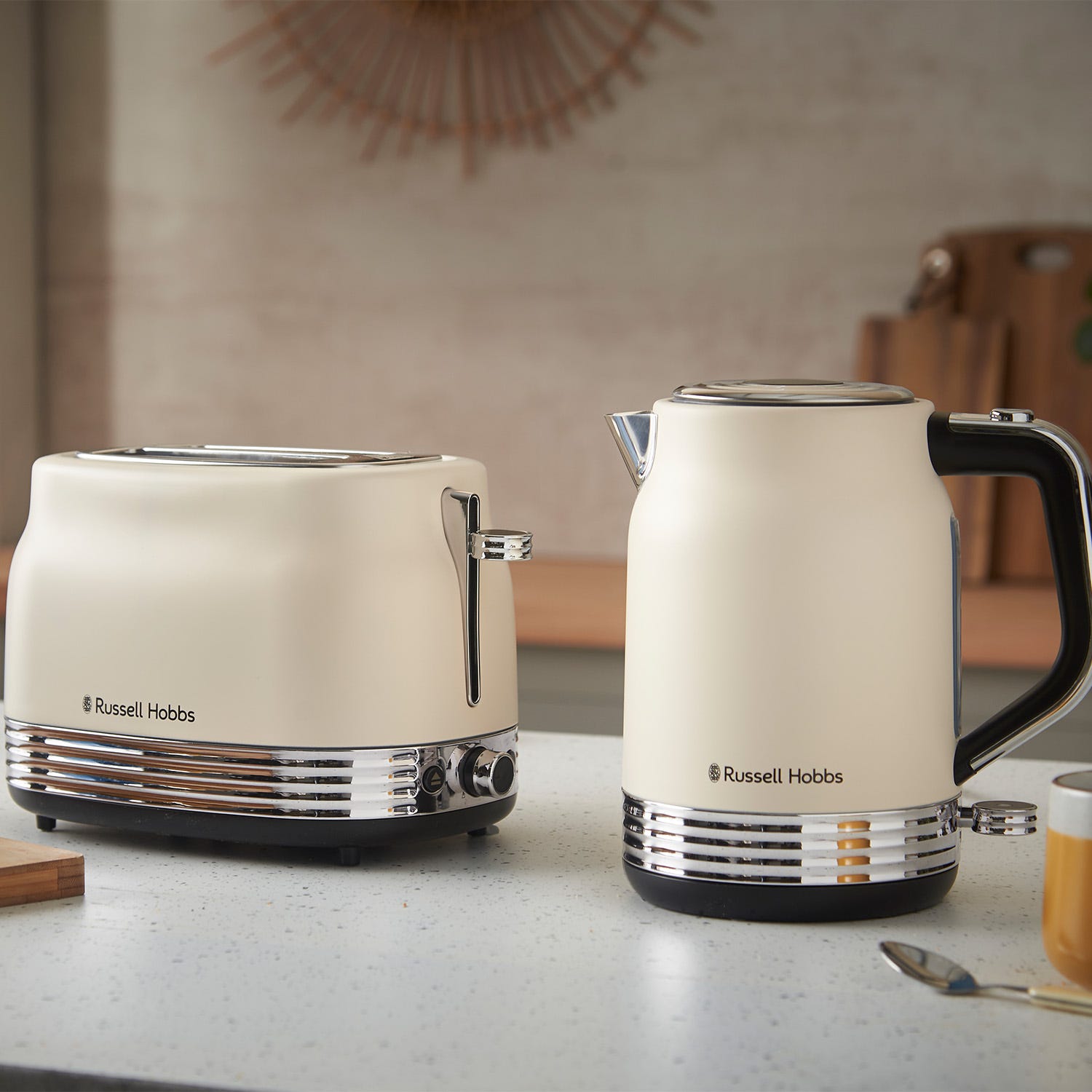 RUSSELL HOBBS - Hanley Kettle - Jasmine - 28640 - Kitchenary