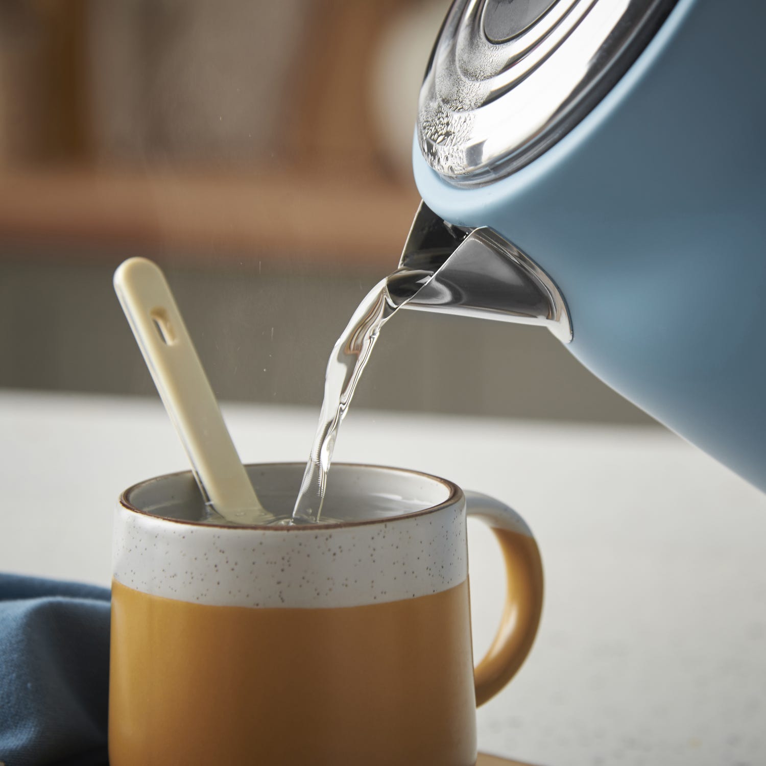 RUSSELL HOBBS - Hanley Kettle - Retro Blue - 28641 - Kitchenary