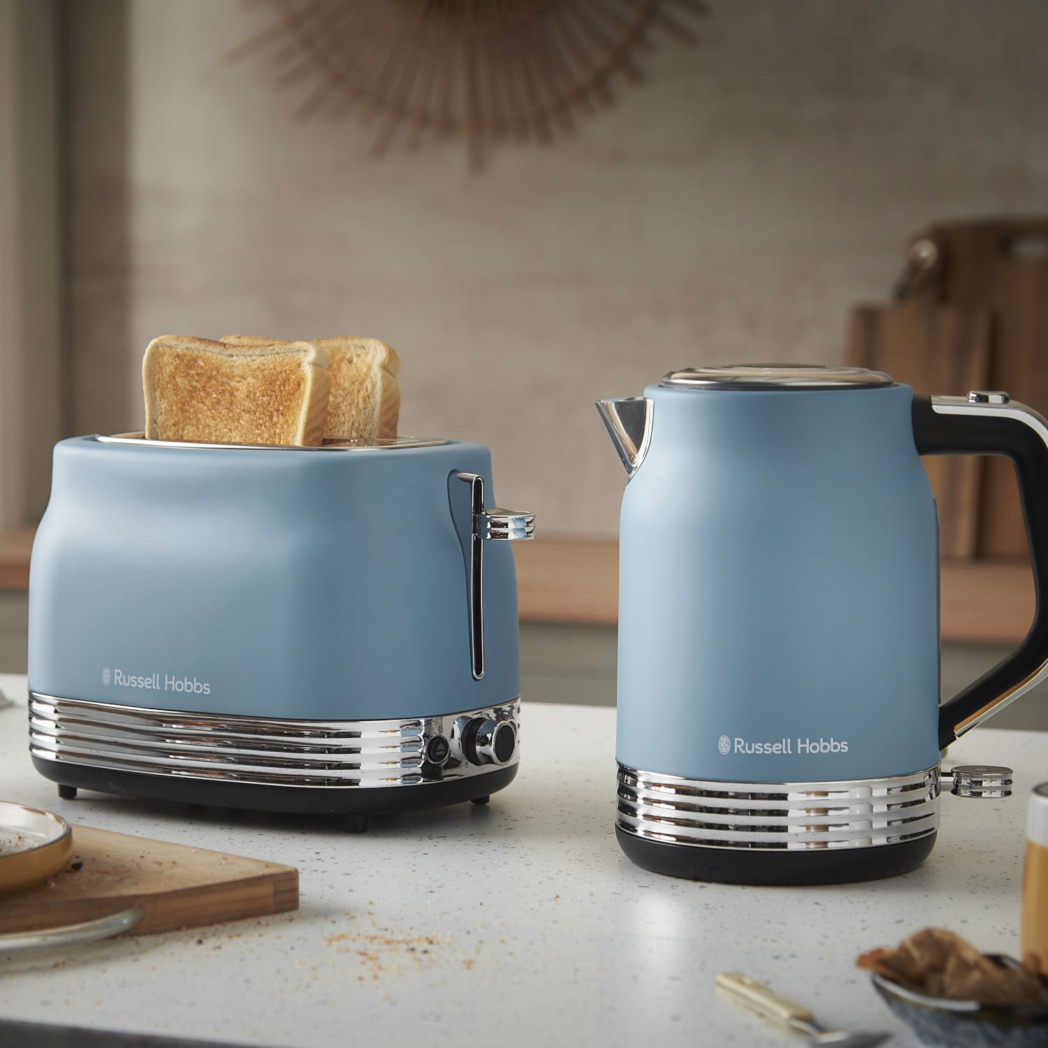 RUSSELL HOBBS - Hanley Kettle - Retro Blue - 28641 - Kitchenary